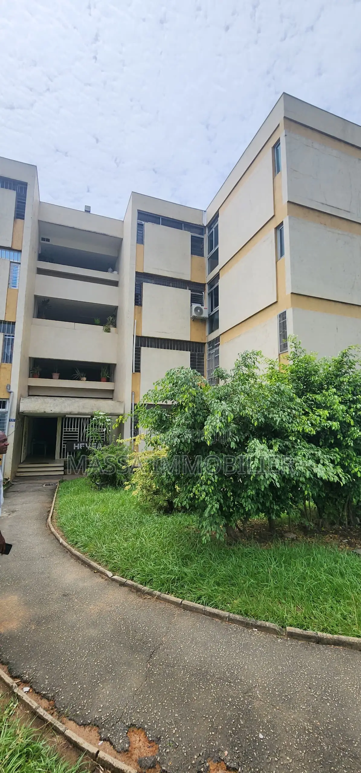 3chbre Appartement dans Massa Immobilier, Cocody à Louer