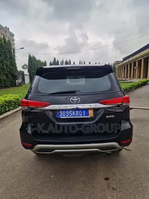 Toyota Fortuner 2021 Noir