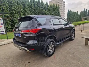 Toyota Fortuner 2021 Noir