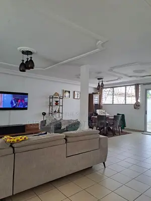 2chbre Villa dans Cocody à Vendre