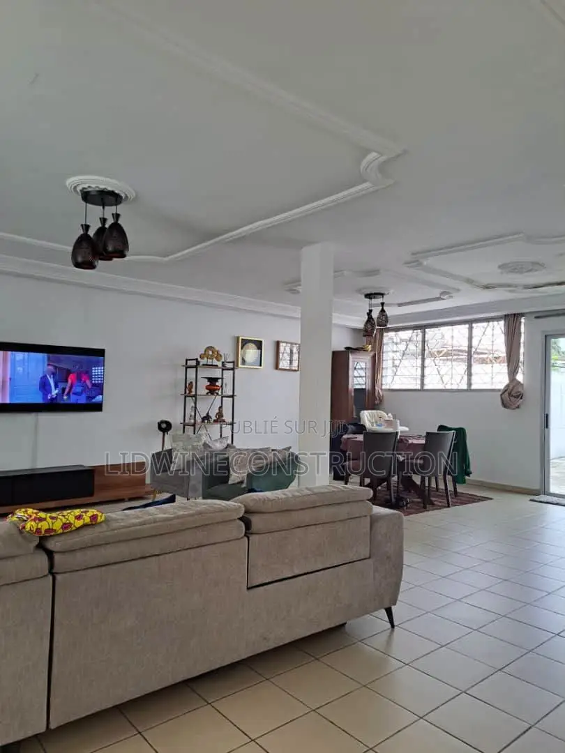 2chbre Villa dans Cocody à Vendre
