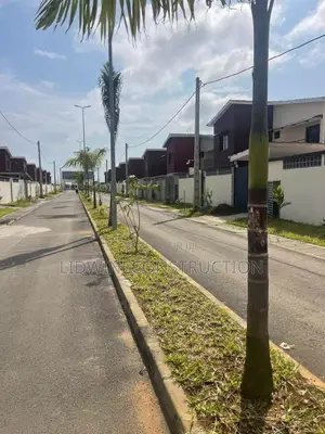 4chbre Duplex dans Grand-Bassam à Vendre
