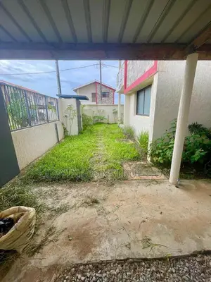 4chbre Duplex dans Grand-Bassam à Vendre
