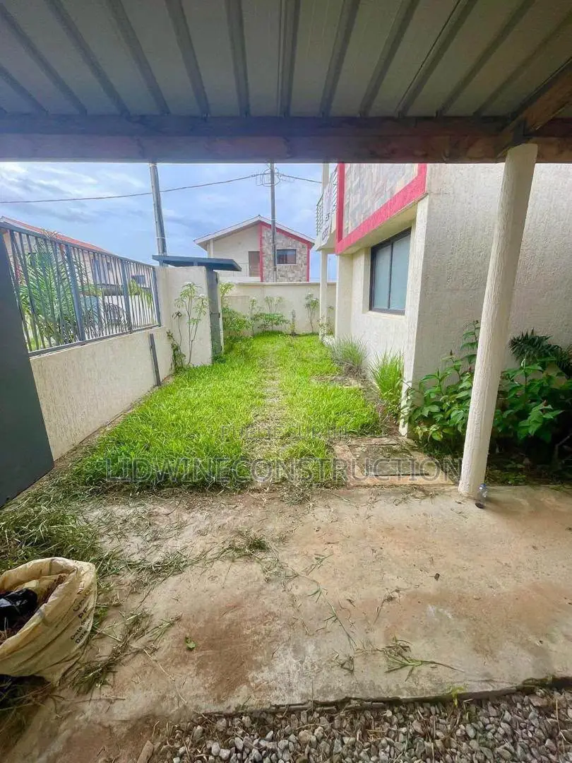 4chbre Duplex dans Grand-Bassam à Vendre