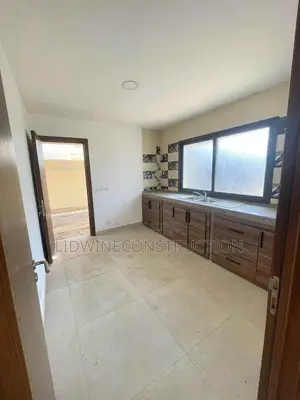 4chbre Duplex dans Grand-Bassam à Vendre