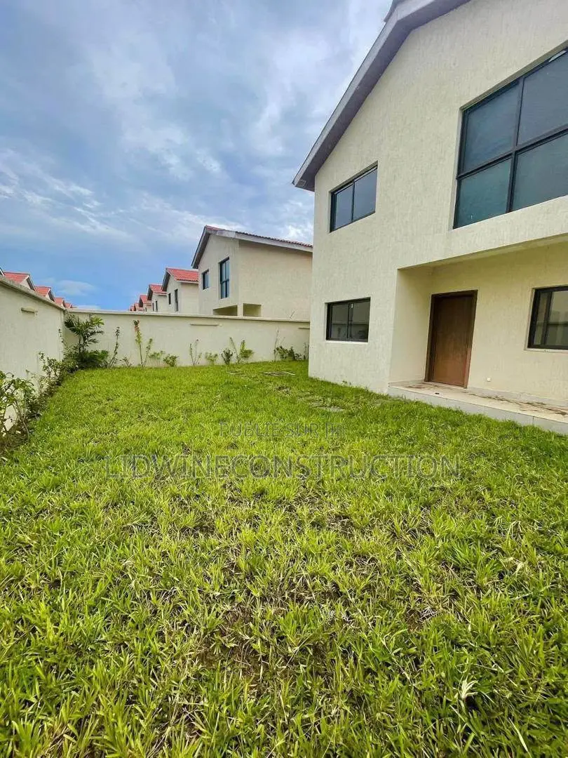 4chbre Duplex dans Grand-Bassam à Vendre