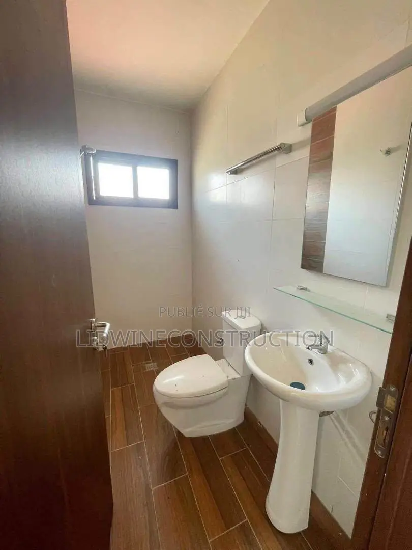 4chbre Duplex dans Grand-Bassam à Vendre