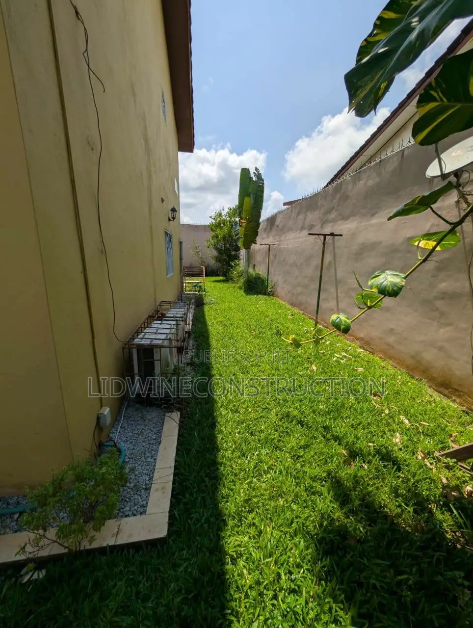 5chbre Duplex dans Cocody à Louer
