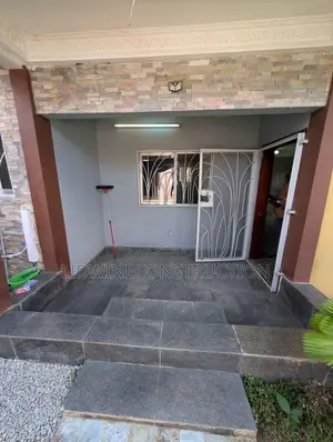5chbre Duplex dans Cocody à Louer
