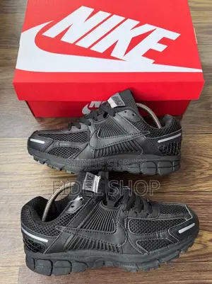 Nike Vomero 5