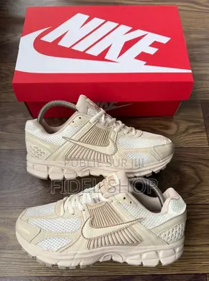 Nike Vomero 5
