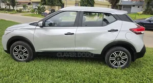Nissan Kicks 2020 Gris