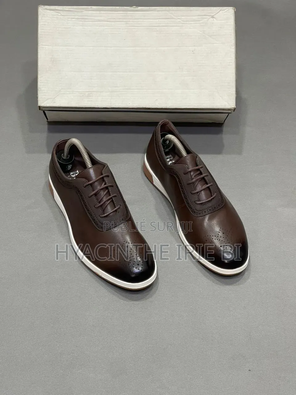Berluti  AUTHENTIQUE ORIGINAL P40-45
Style, Confort, Élégance Combiné