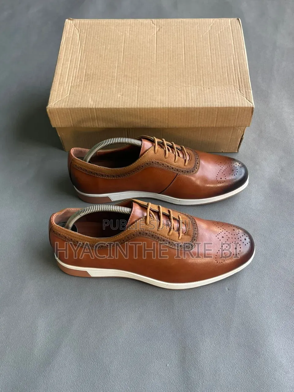 Berluti  AUTHENTIQUE ORIGINAL P40-45
Style, Confort, Élégance Combiné