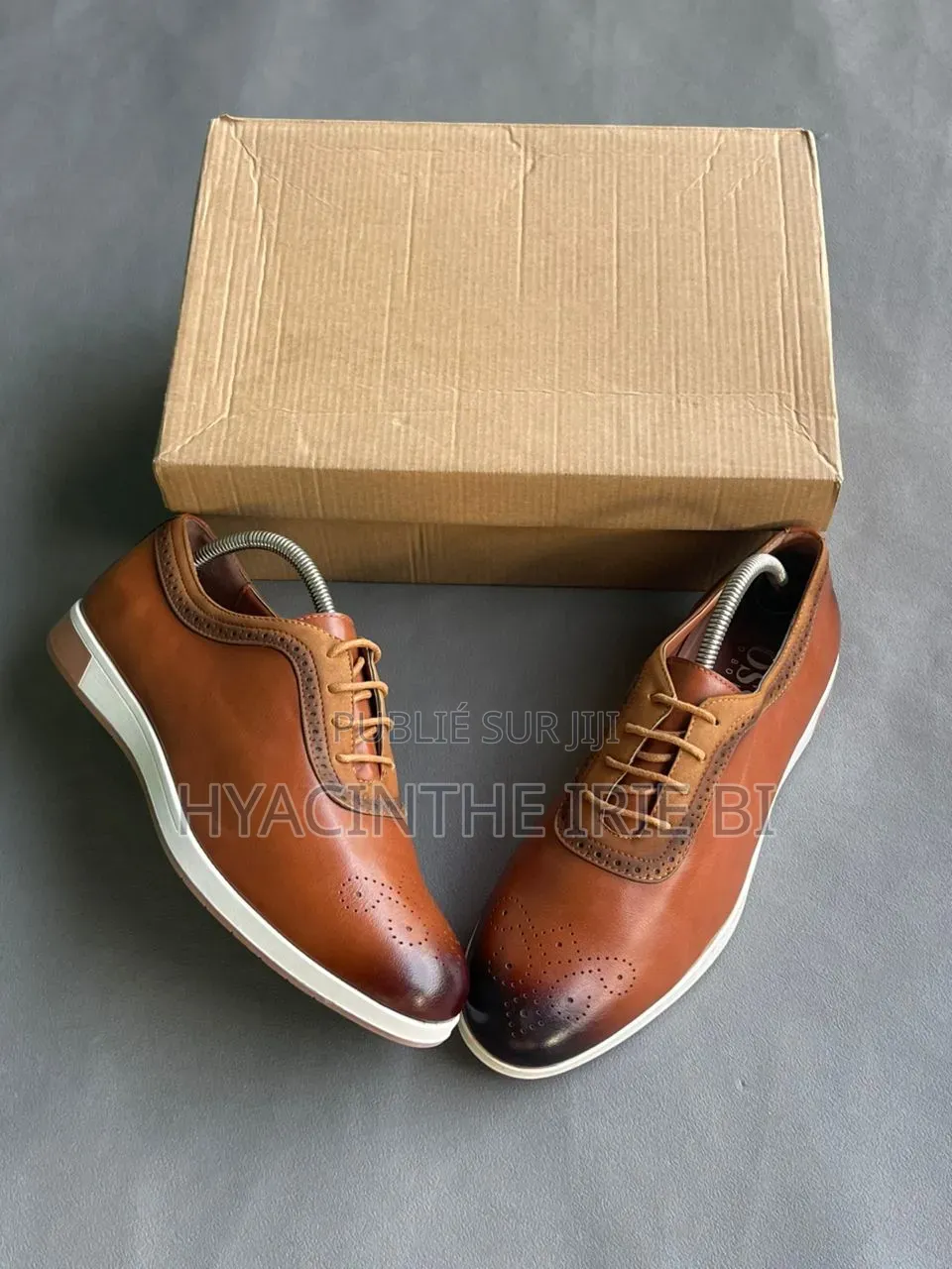 Berluti  AUTHENTIQUE ORIGINAL P40-45
Style, Confort, Élégance Combiné