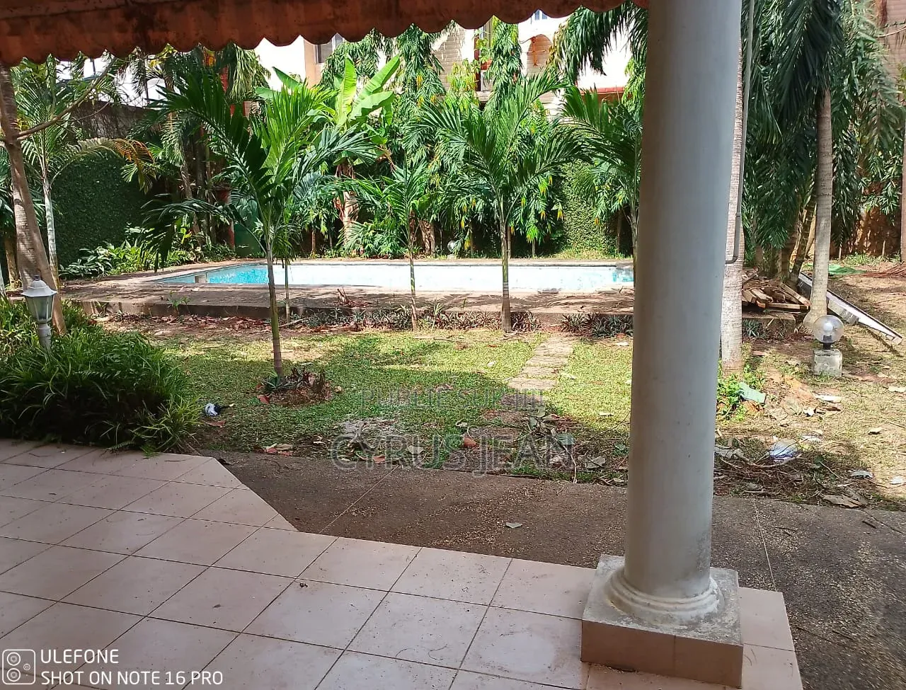 8chbre Duplex dans Mona Immobilier, Cocody à Louer