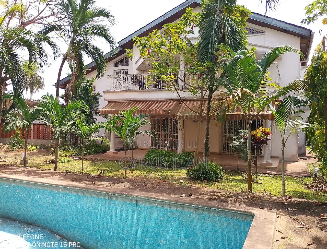 8chbre Duplex dans Mona Immobilier, Cocody à Louer