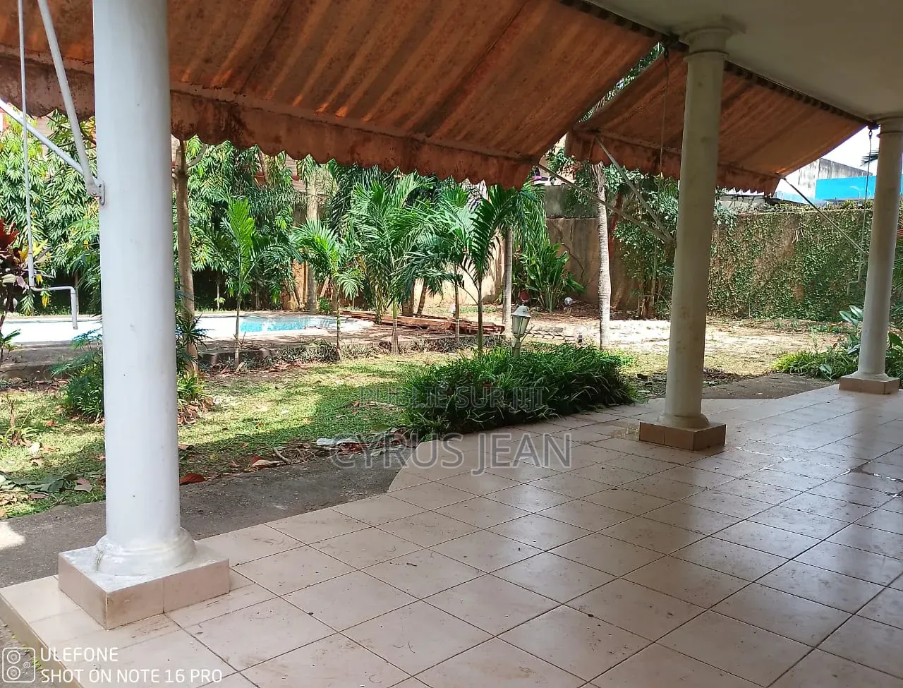 8chbre Duplex dans Mona Immobilier, Cocody à Louer