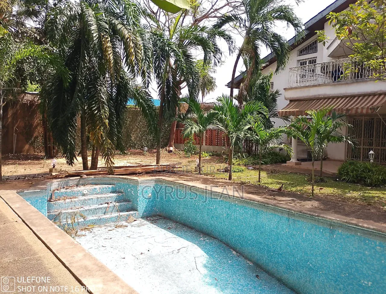 8chbre Duplex dans Mona Immobilier, Cocody à Louer