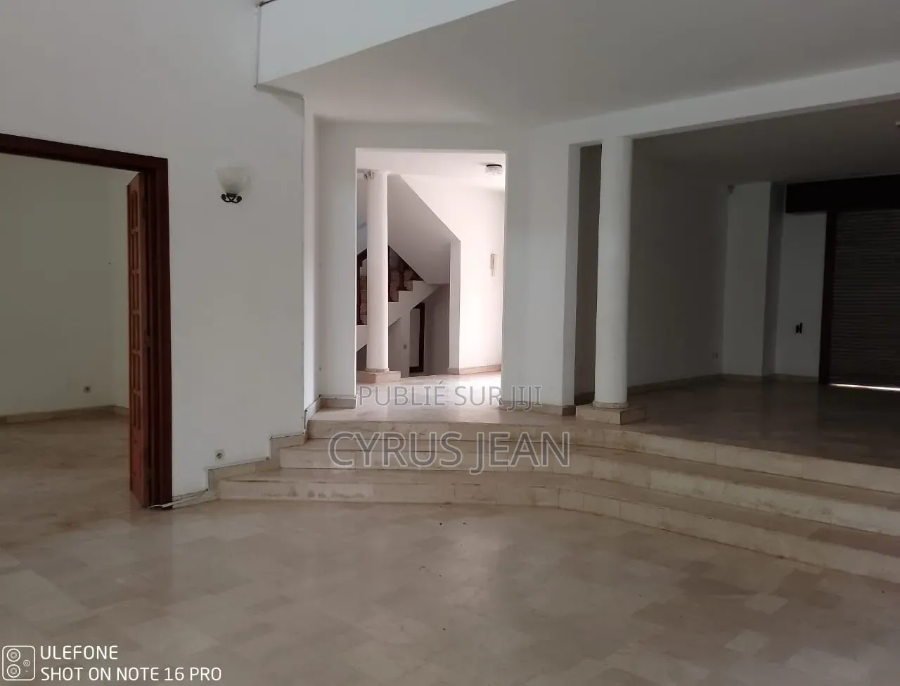 8chbre Duplex dans Mona Immobilier, Cocody à Louer