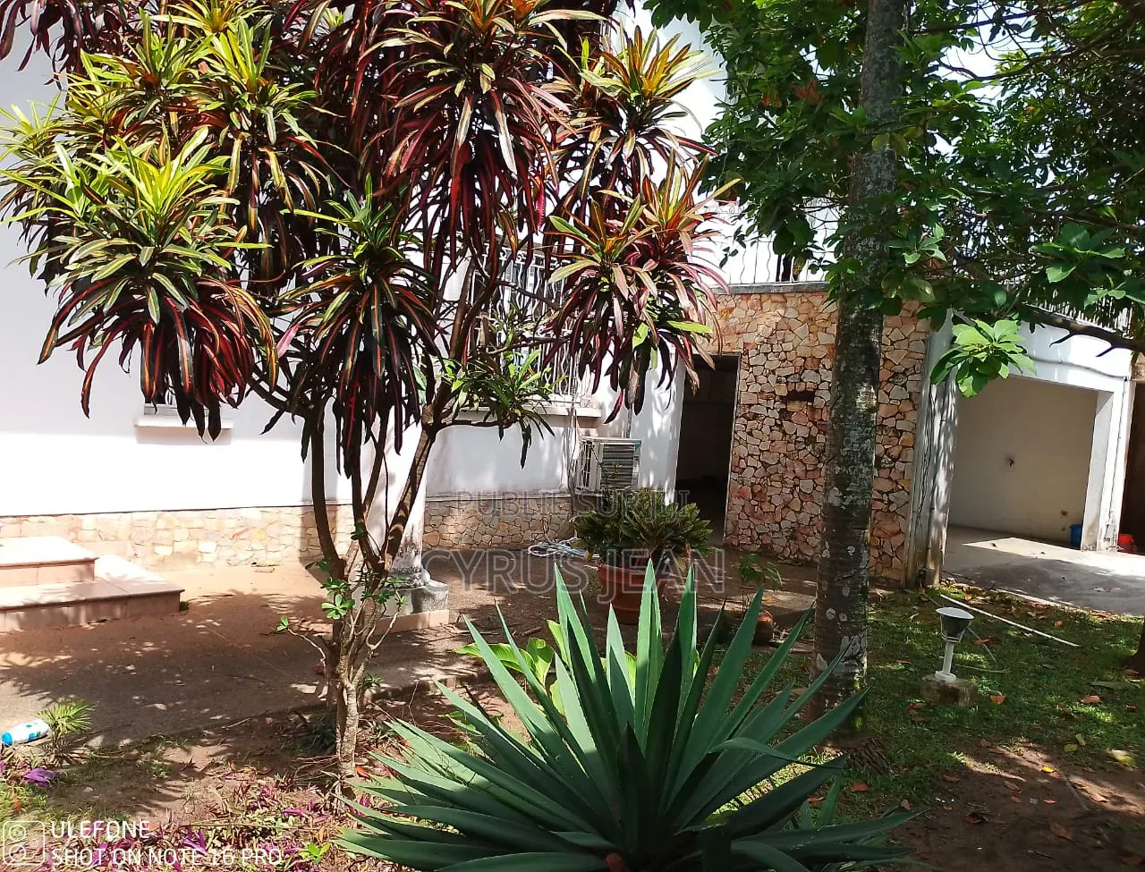 8chbre Duplex dans Mona Immobilier, Cocody à Louer