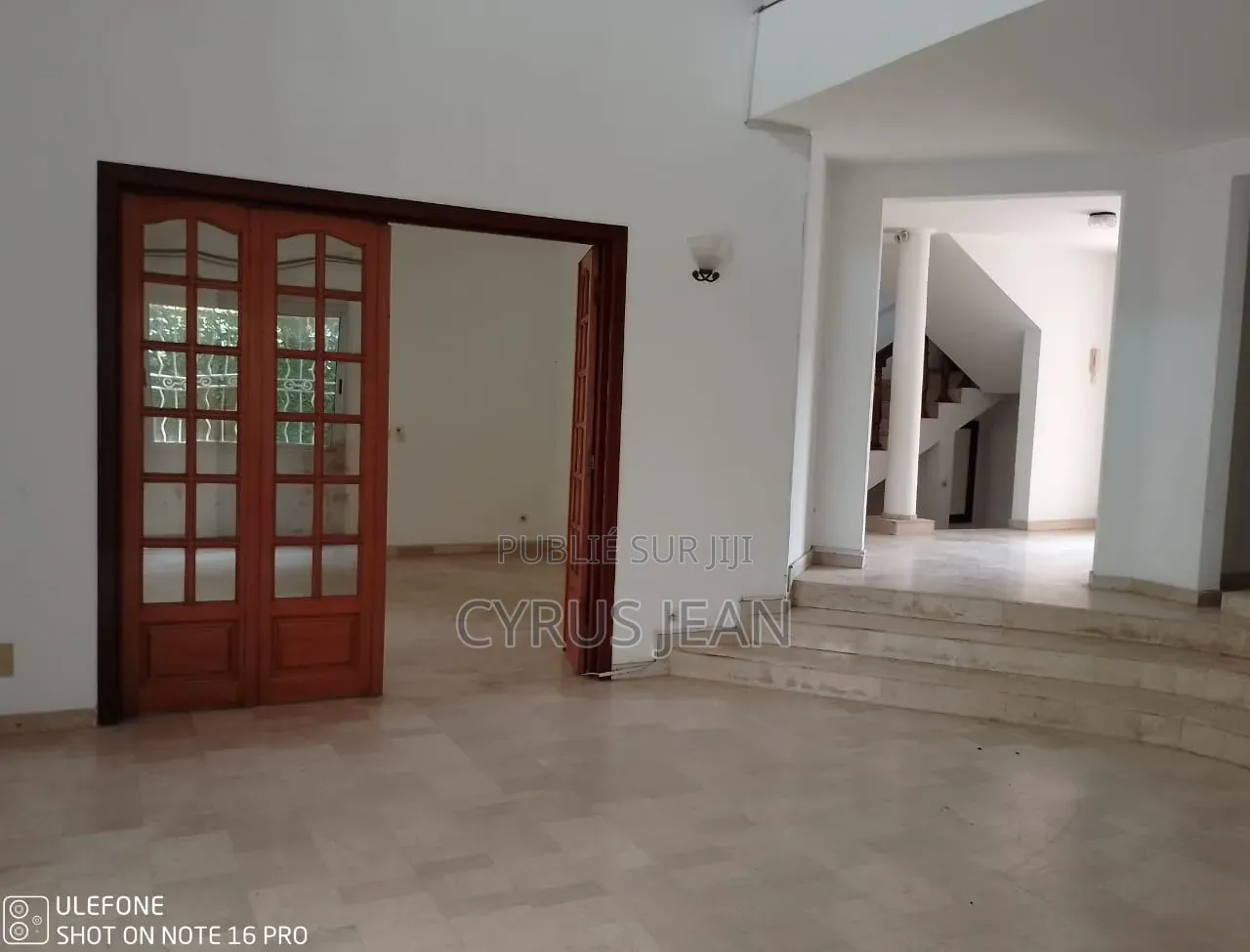 8chbre Duplex dans Mona Immobilier, Cocody à Louer