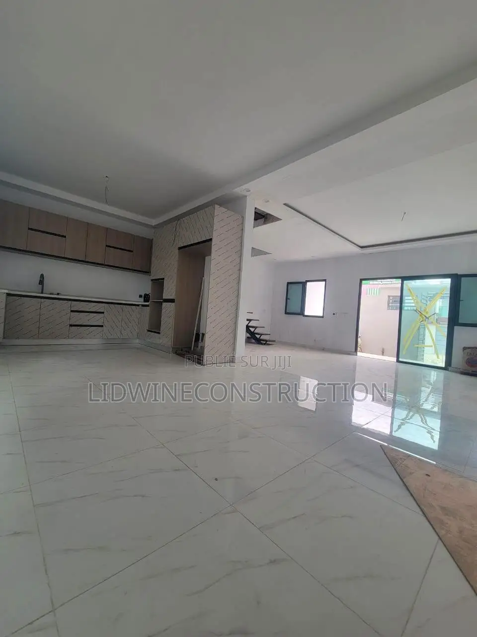 5chbre Appartement dans Cocody à Vendre