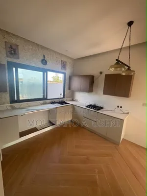 Meublé 4chbre Maison dans Swvnigb Sarl, Grand-Bassam à Vendre