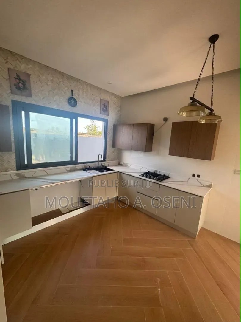 Meublé 4chbre Maison dans Swvnigb Sarl, Grand-Bassam à Vendre