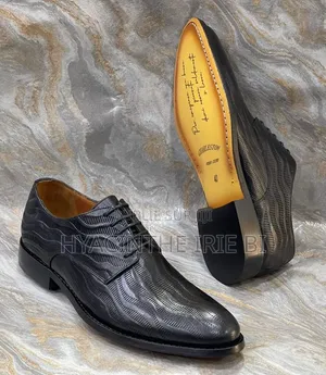 Paires De Souliers Matière Cuir Veritable Authentique Original P40-45