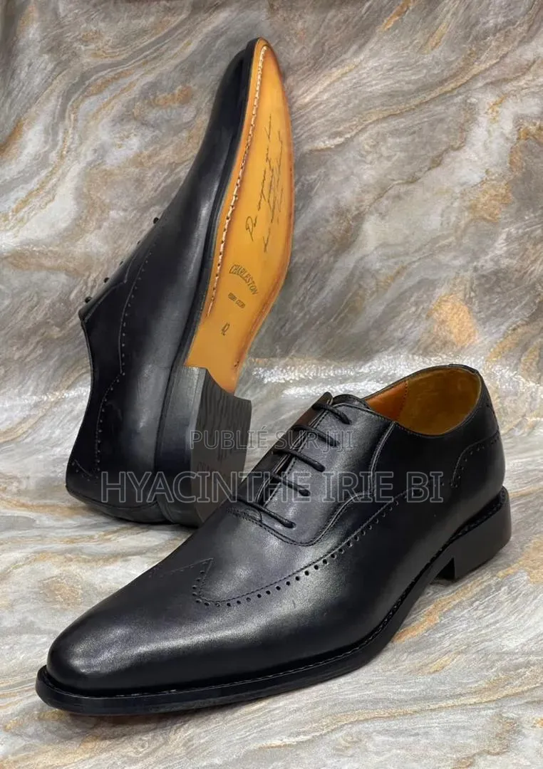 Paires De Souliers Matière Cuir Veritable Authentique Original P40-45