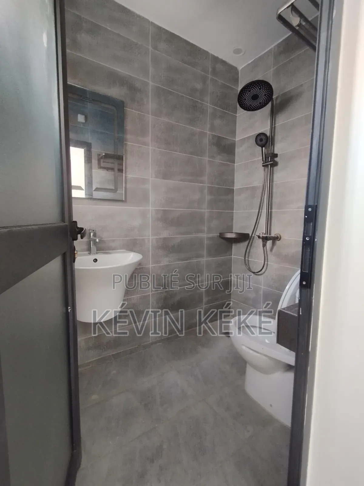 4chbre Duplex dans Grâces Immobilier, Bingerville à Louer