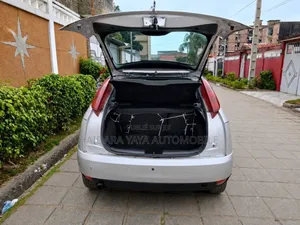 Ford Focus 2000 Gris