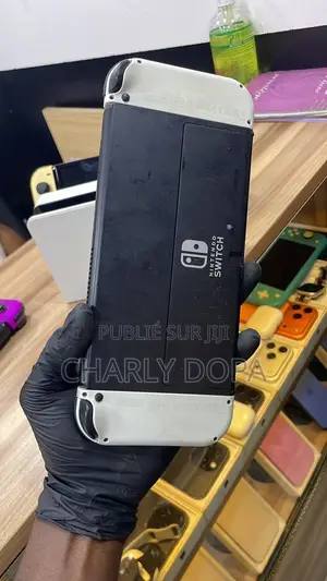 NINTENDO Switch Oled Très Propre