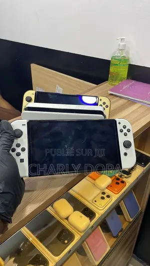 NINTENDO Switch Oled Très Propre