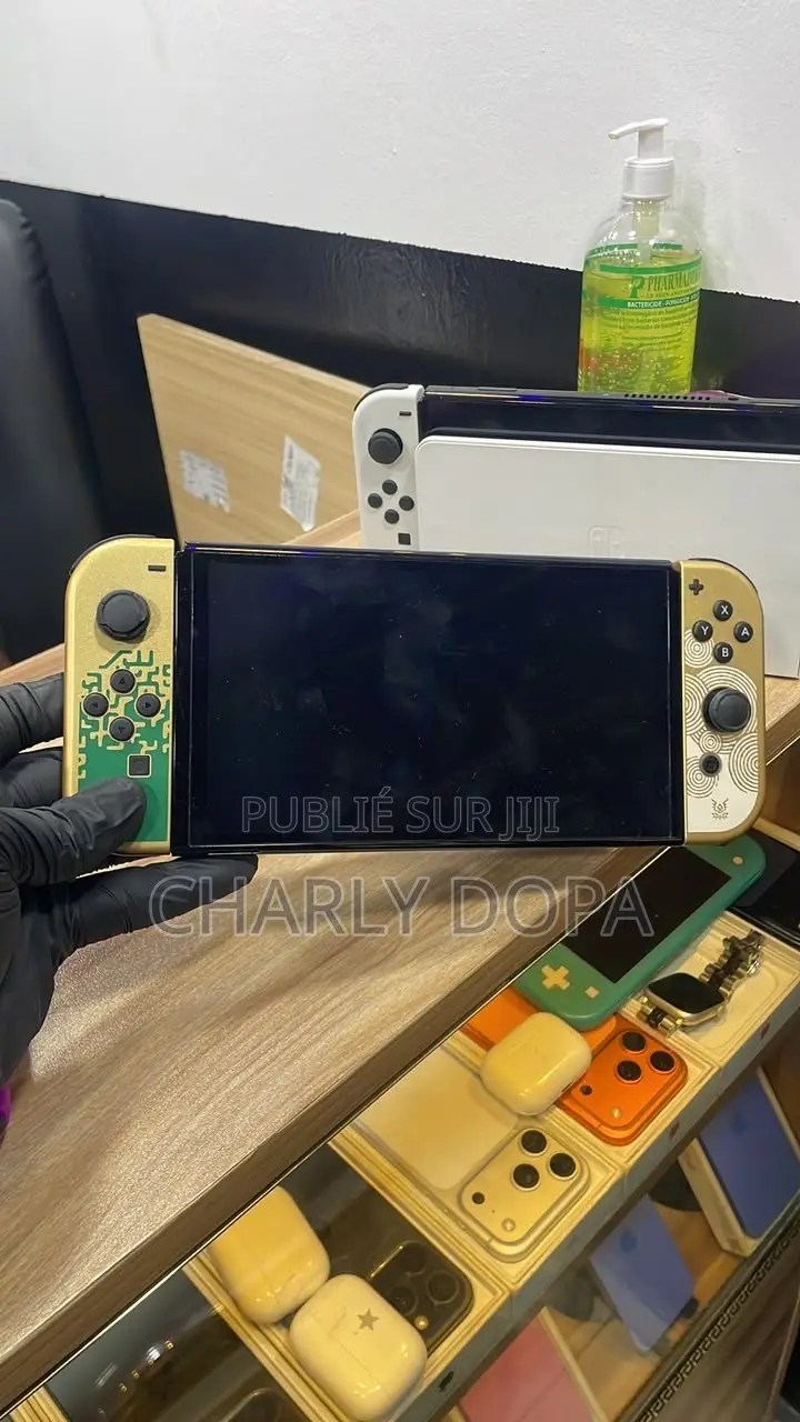 NINTENDO Switch Oled Très Propre