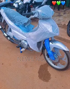 Nouveau KTM Duke 125 2025 Argenté