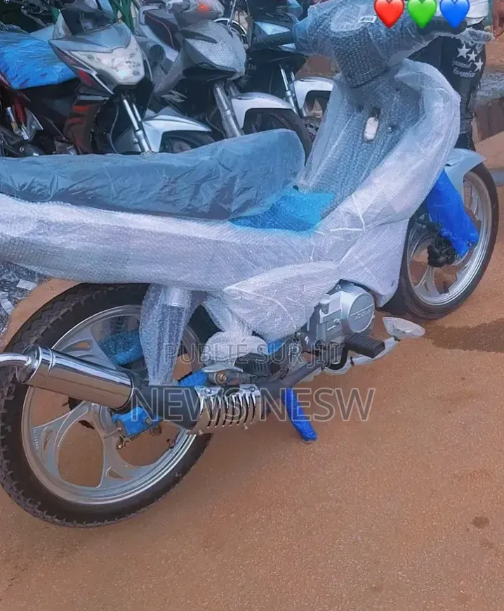 Nouveau KTM Duke 125 2025 Argenté