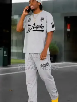 Vêtements Disponible