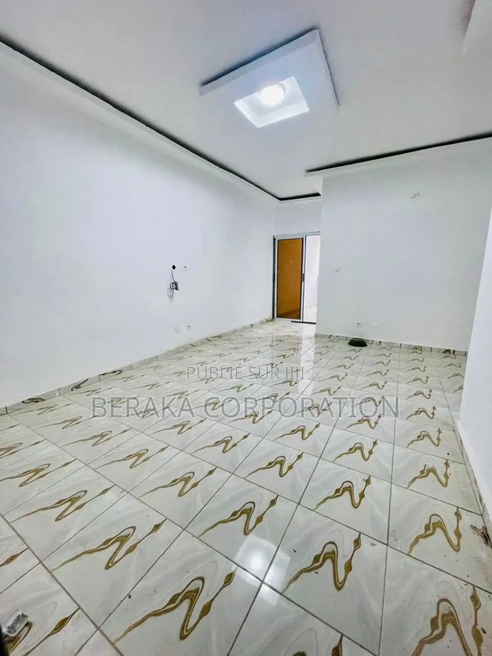 4chbre Blocs d'appartements dans Beraka Corporation, Cocody à Vendre