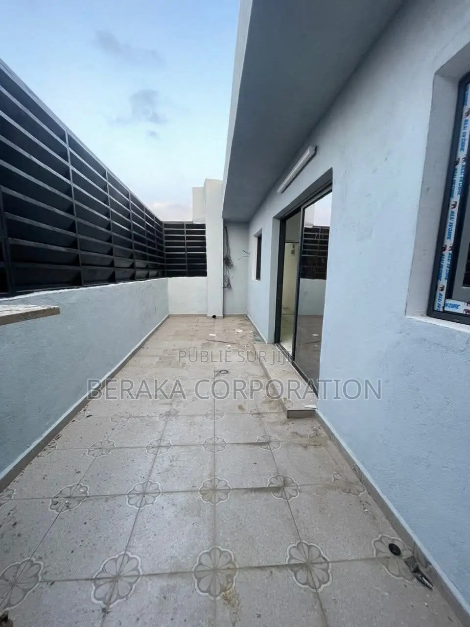 4chbre Blocs d'appartements dans Beraka Corporation, Cocody à Vendre
