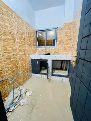 4chbre Blocs d'appartements dans Beraka Corporation, Cocody à Vendre