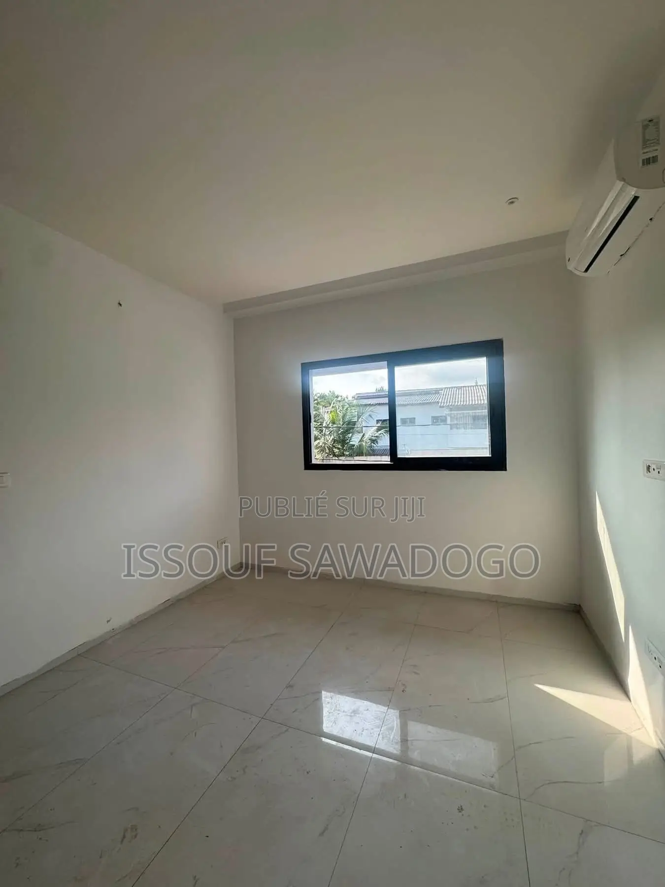 8chbre Duplex dans Isbank-Group, Cocody à Louer