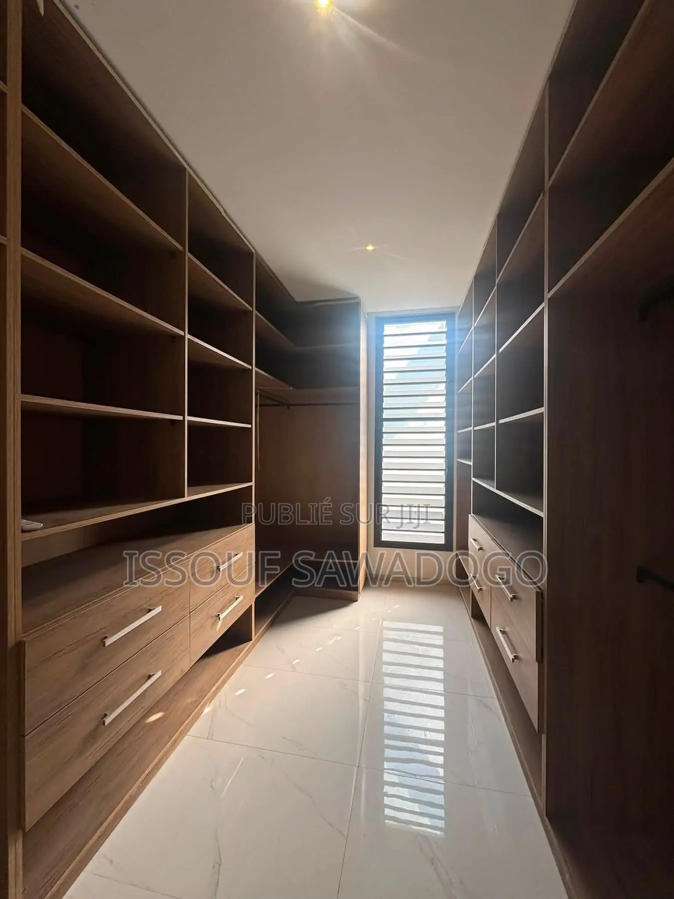8chbre Duplex dans Isbank-Group, Cocody à Louer