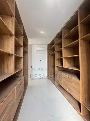 8chbre Duplex dans Isbank-Group, Cocody à Louer