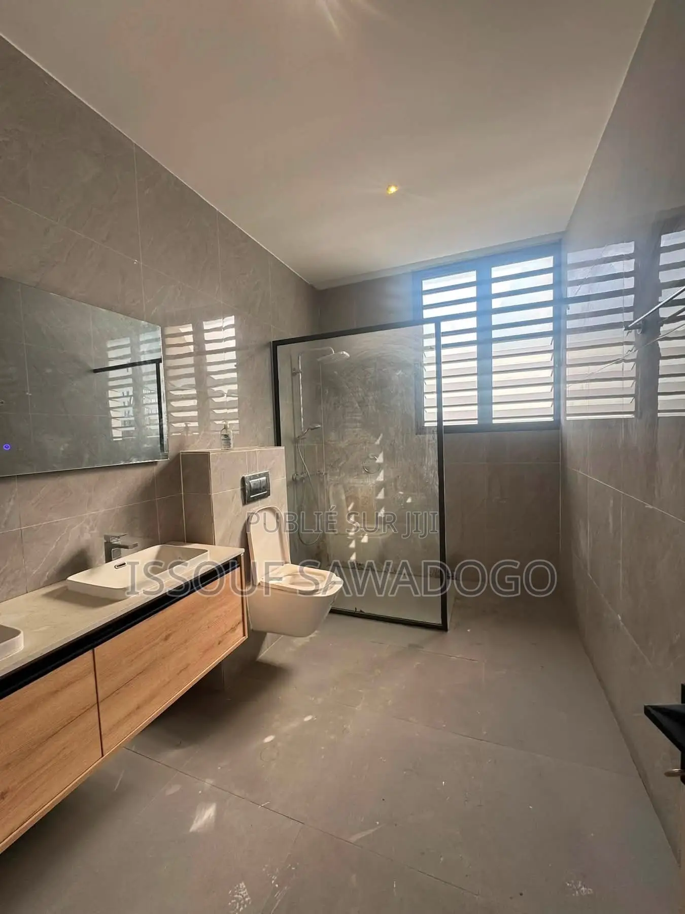 7chbre Duplex dans Isbank-Group, Cocody à Louer