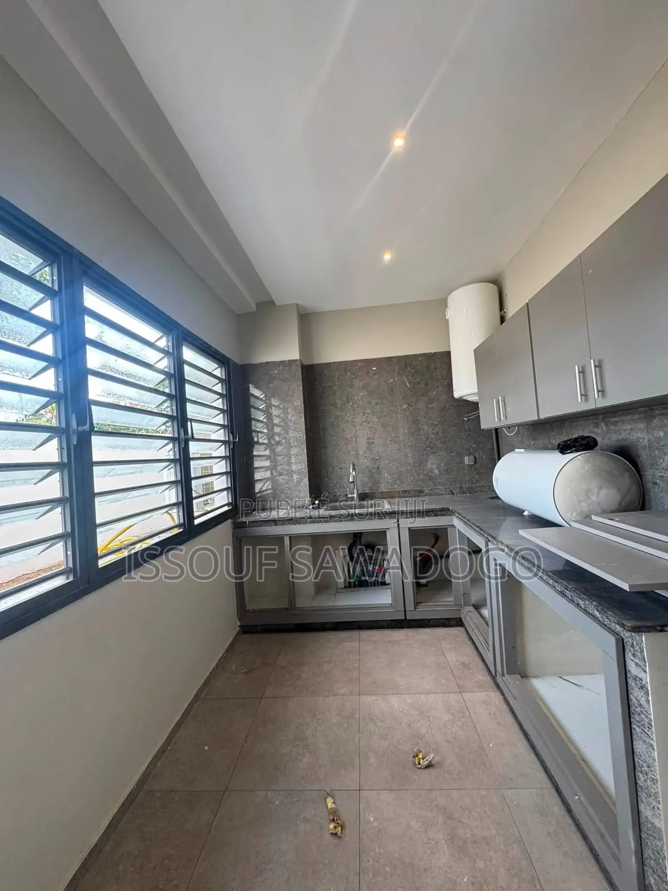 7chbre Duplex dans Isbank-Group, Cocody à Louer