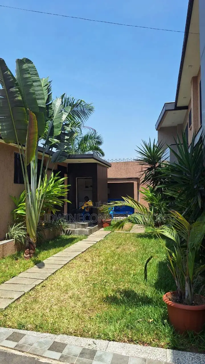 3chbre Appartement dans Cocody à Louer