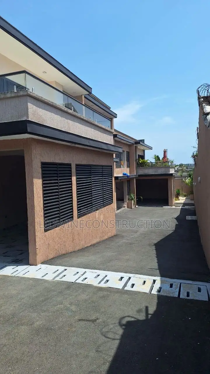 3chbre Appartement dans Cocody à Louer
