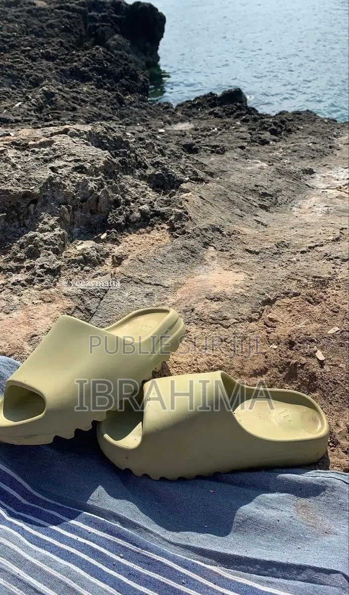 Yeezy Slide